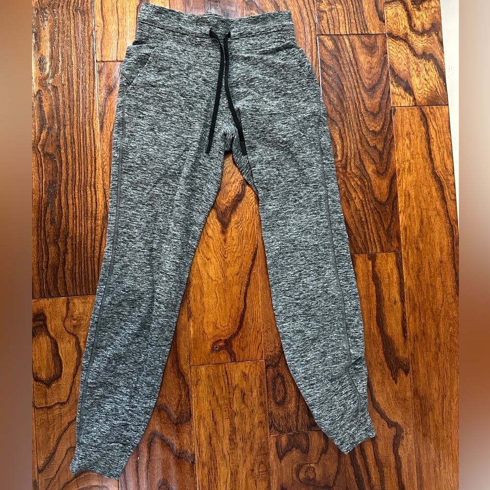 Women’s Lulu lemon joggers size 2